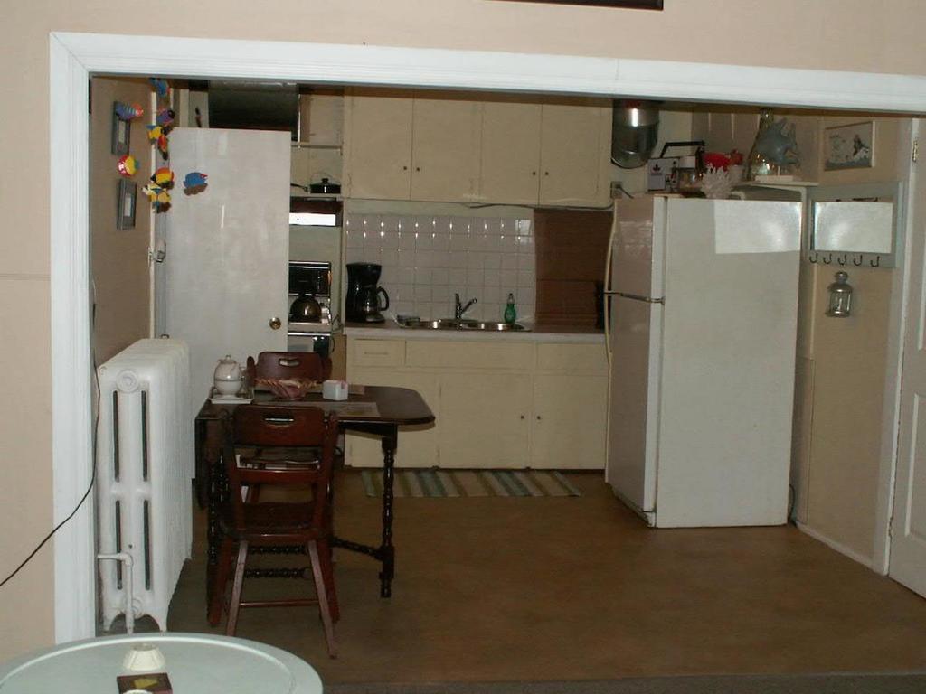 Canalside Restaurant, Inn & Kitchen Store 포트콜버른 객실 사진