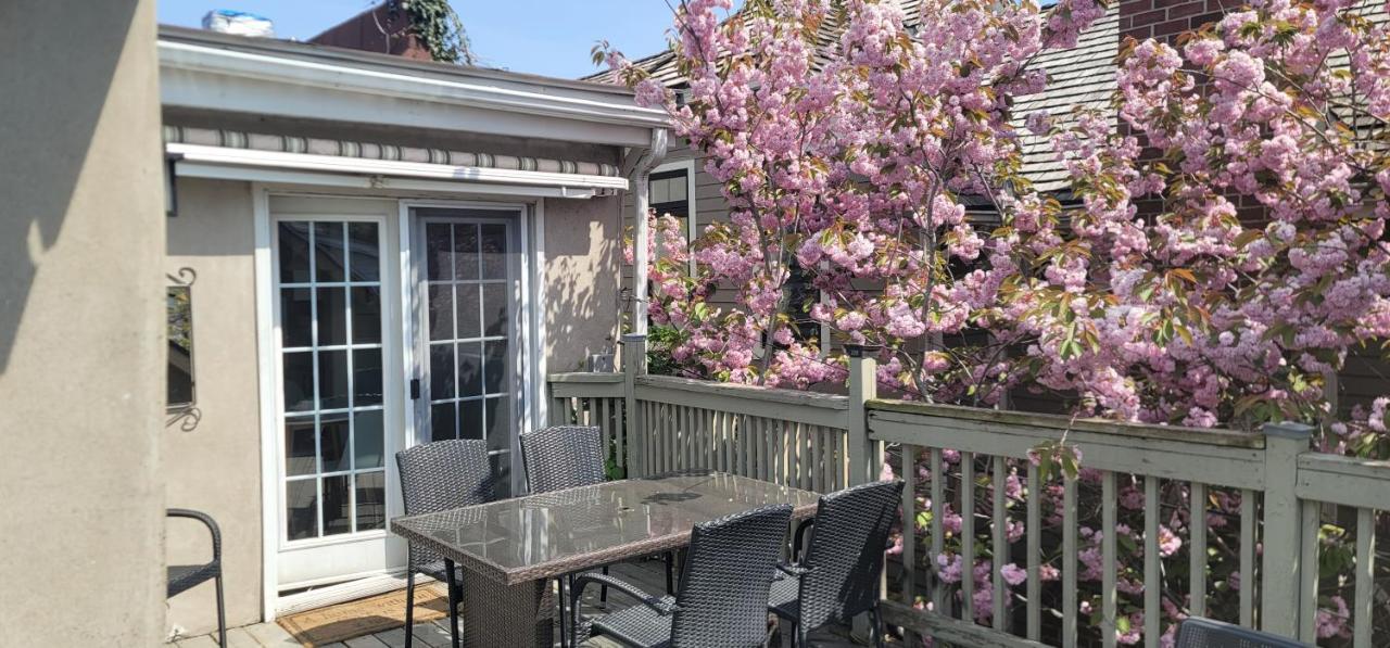 Canalside Restaurant, Inn & Kitchen Store 포트콜버른 외부 사진