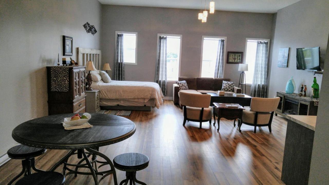 Canalside Restaurant, Inn & Kitchen Store 포트콜버른 외부 사진