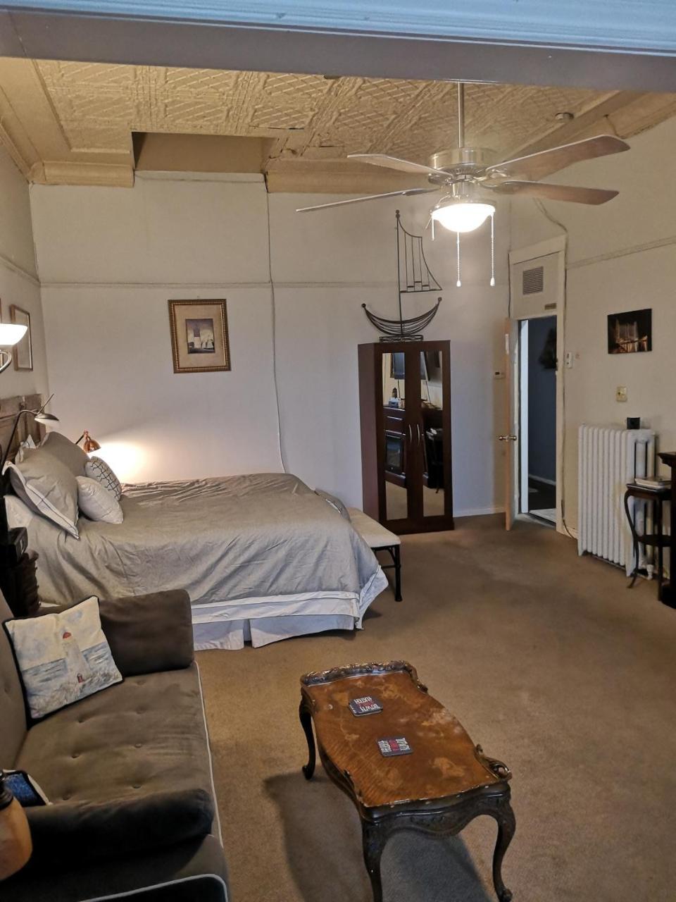 Canalside Restaurant, Inn & Kitchen Store 포트콜버른 외부 사진